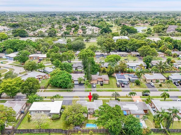 7904 NW 74th Ter, Tamarac FL 33321