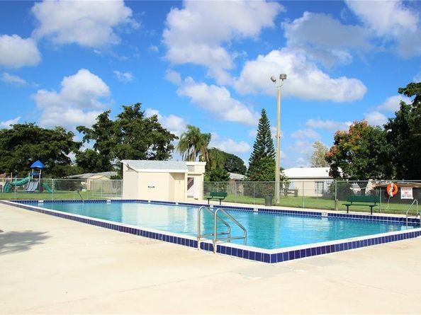 7904 NW 74th Ter, Tamarac FL 33321