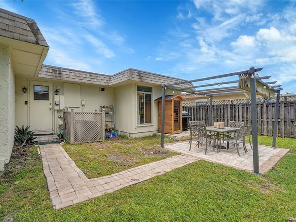 7904 NW 74th Ter, Tamarac FL 33321