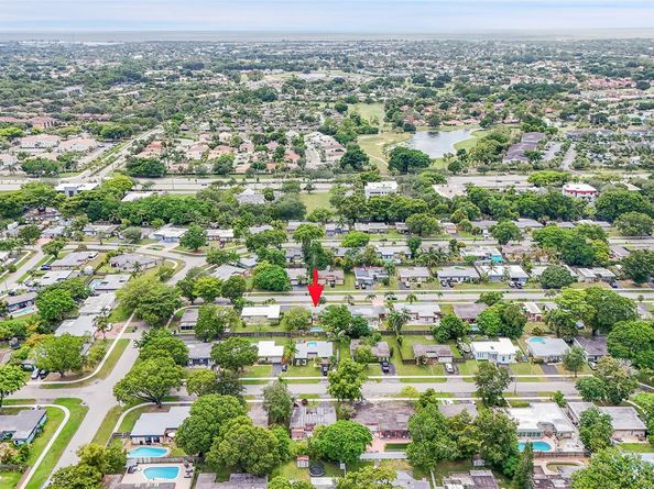 7904 NW 74th Ter, Tamarac FL 33321