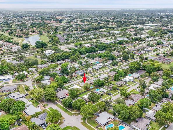 7904 NW 74th Ter, Tamarac FL 33321