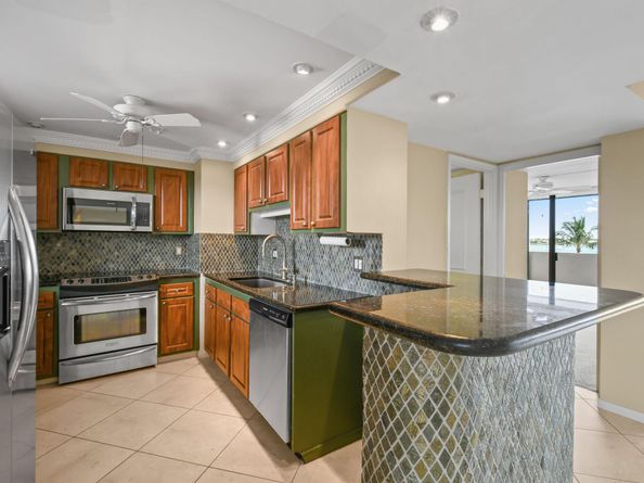 5200 N Flagler Drive 404, West Palm Beach FL 33407