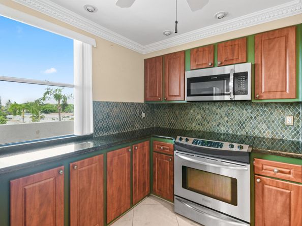 5200 N Flagler Drive 404, West Palm Beach FL 33407