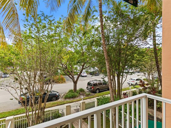 530 NE 7th Ave 1, Fort Lauderdale FL 33301