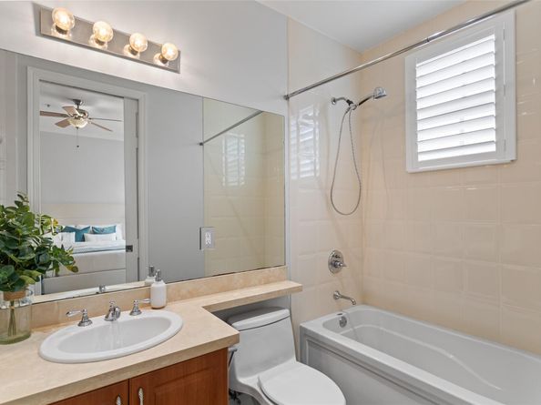 530 NE 7th Ave 1, Fort Lauderdale FL 33301