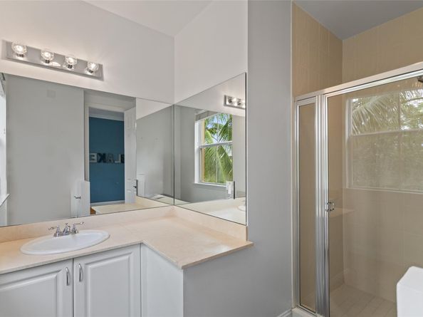 530 NE 7th Ave 1, Fort Lauderdale FL 33301