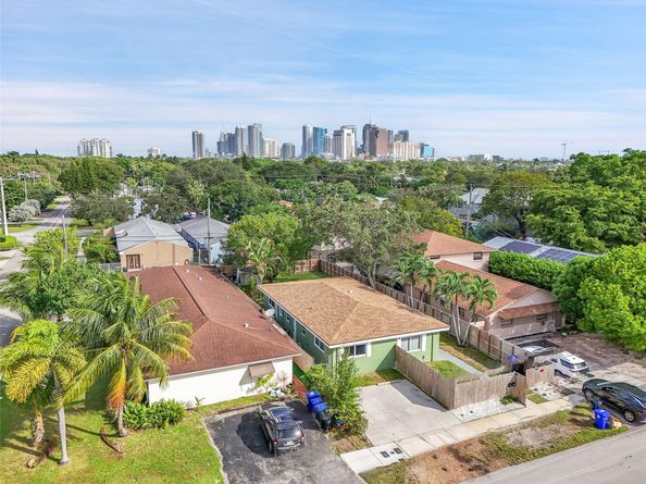 513 SW 15th St, Fort Lauderdale FL 33315