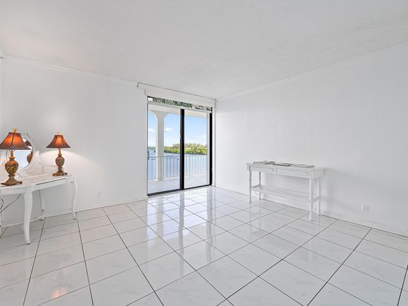 2155 Ibis Isle Road Ph3, Palm Beach FL 33480