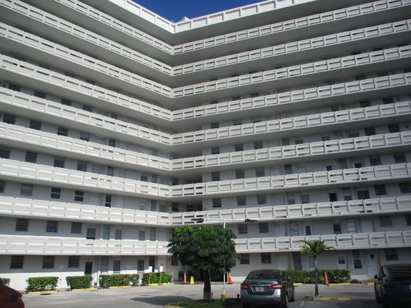 1401 NE Miami Gardens Dr 488, Miami FL 33179
