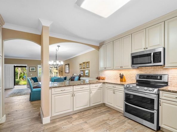 11223 Pond View Drive A102, Wellington FL 33414