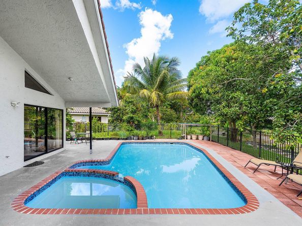 6335 NW 52nd Street, Coral Springs FL 33067