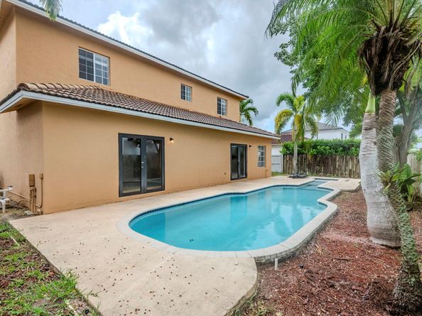 14772 SW 161st Pl, Miami FL 33196