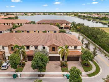 9573 Town Parc Cir S
