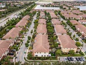 9573 Town Parc Cir S, Parkland FL 33076