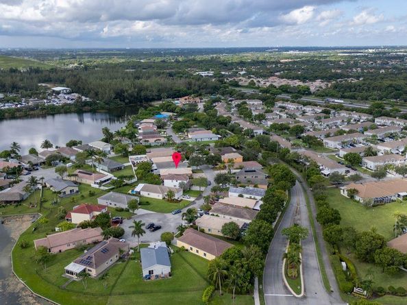 1426 SW 45th Way, Deerfield Beach FL 33442