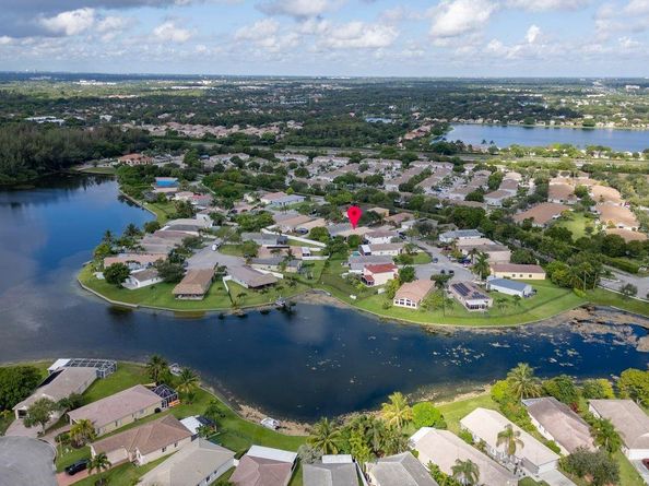 1426 SW 45th Way, Deerfield Beach FL 33442