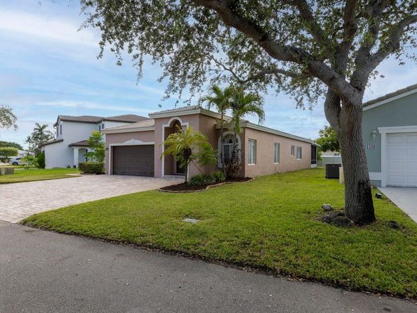1426 SW 45th Way, Deerfield Beach FL 33442