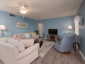 405 Pine Glen Lane D2, Greenacres FL 33463