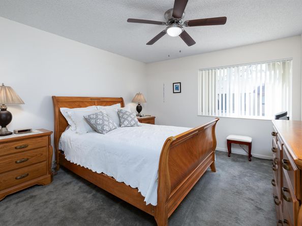 405 Pine Glen Lane D2, Greenacres FL 33463