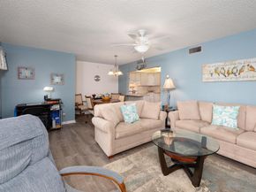 405 Pine Glen Lane D2, Greenacres FL 33463