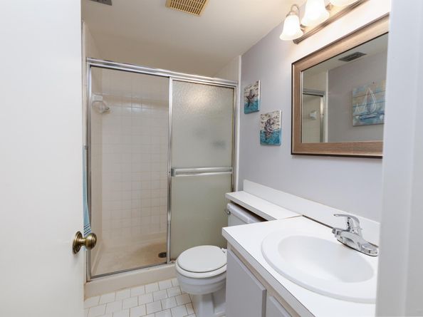 405 Pine Glen Lane D2, Greenacres FL 33463