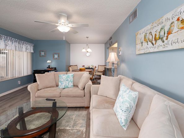 405 Pine Glen Lane D2, Greenacres FL 33463