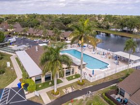 405 Pine Glen Lane D2, Greenacres FL 33463