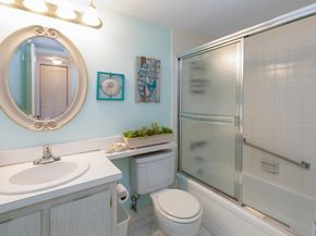 405 Pine Glen Lane D2, Greenacres FL 33463