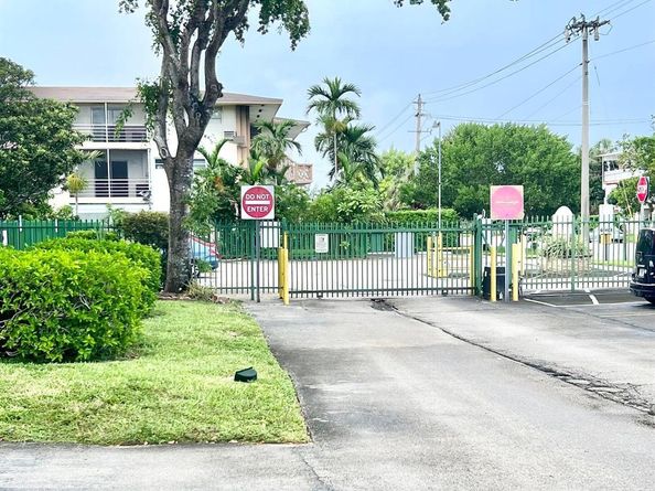 16790 NE 14th Avenue 215, Miami FL 33162
