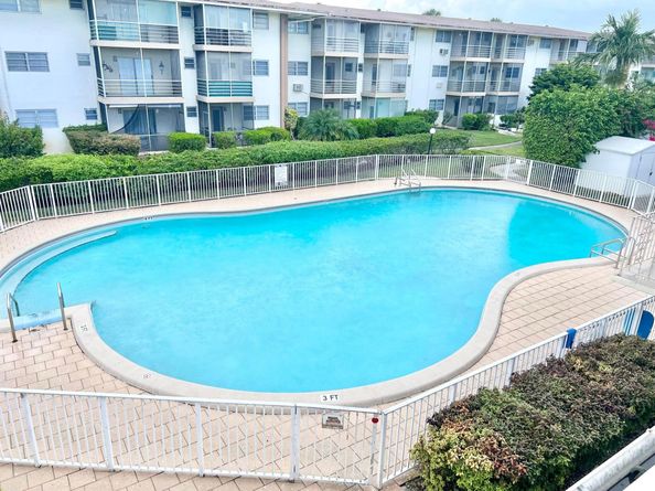 16790 NE 14th Avenue 215, Miami FL 33162