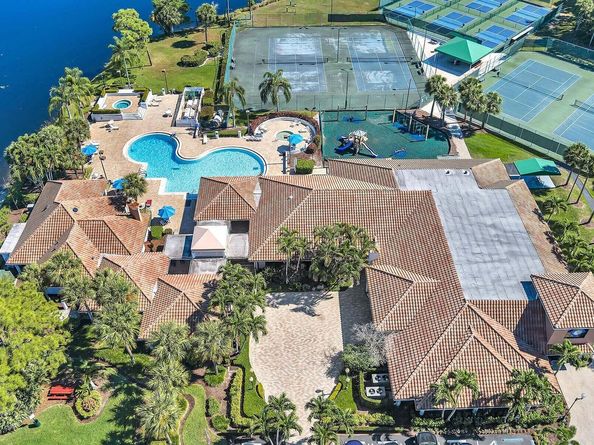 705 Harbour Pointe Way 705, Greenacres FL 33413