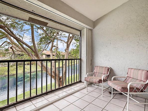 705 Harbour Pointe Way 705, Greenacres FL 33413