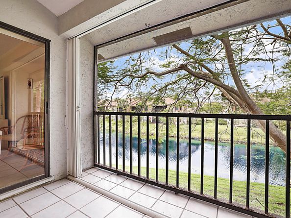 705 Harbour Pointe Way 705, Greenacres FL 33413