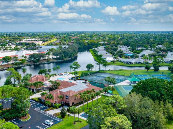 705 Harbour Pointe Way 705, Greenacres FL 33413