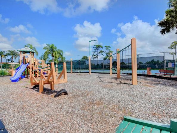 705 Harbour Pointe Way 705, Greenacres FL 33413