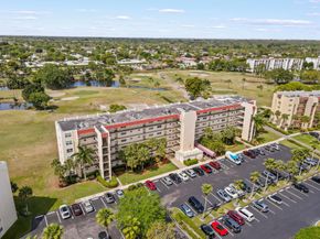 3871 Via Poinciana 104, Lake Worth FL 33467