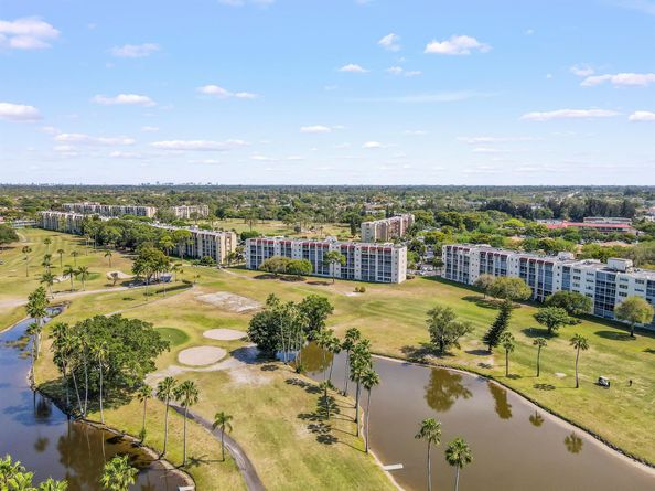 3871 Via Poinciana 104, Lake Worth FL 33467