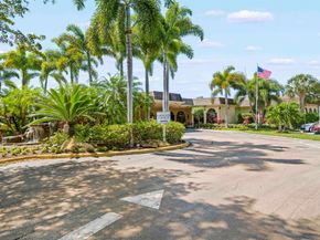 3871 Via Poinciana 104, Lake Worth FL 33467