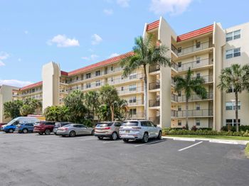 3871 Via Poinciana