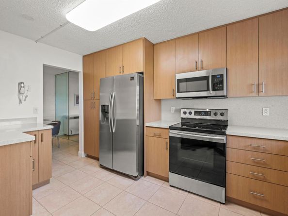 3871 Via Poinciana 104, Lake Worth FL 33467
