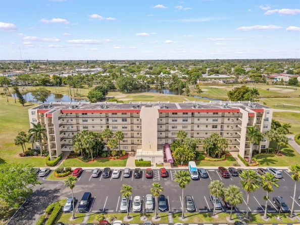 3871 Via Poinciana 104, Lake Worth FL 33467