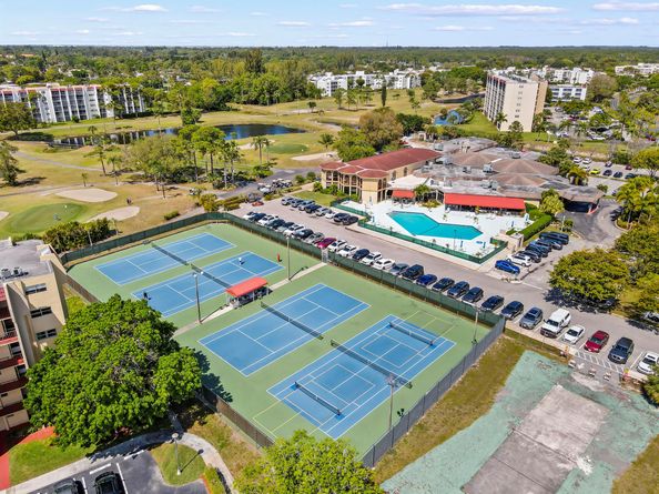 3871 Via Poinciana 104, Lake Worth FL 33467