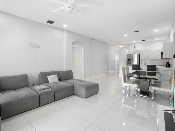 4812 NW 19th St, Coconut Creek FL 33063
