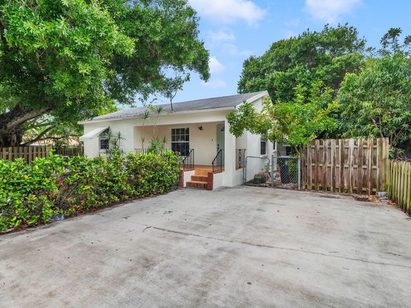 704 S Pine Street, Lake Worth Beach FL 33460
