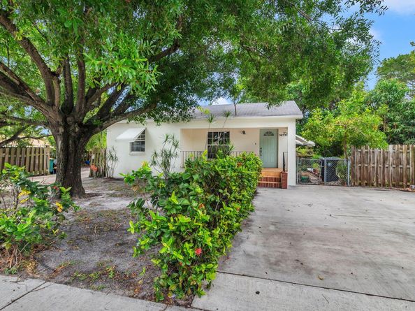 704 S Pine Street, Lake Worth Beach FL 33460