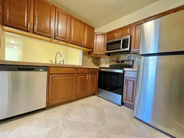 3013 N Oakland Forest Dr 108, Oakland Park FL 33309
