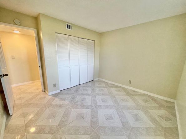 3013 N Oakland Forest Dr 108, Oakland Park FL 33309