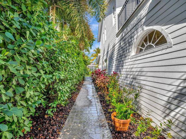 618 S Atlantic Drive, Lantana FL 33462