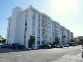 16465 NE 22nd Ave 314, North Miami Beach FL 33160