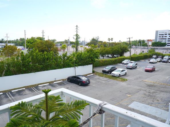 16465 NE 22nd Ave 314, North Miami Beach FL 33160